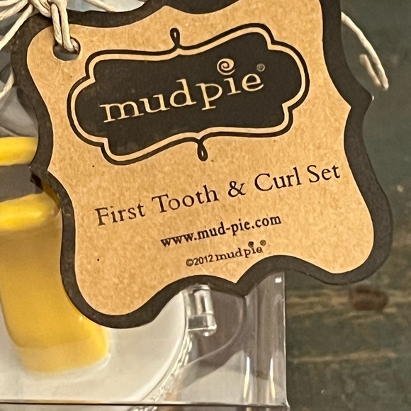 Mudpie Baby’s First Tooth and First Curl Giraffe and Elephant Canisters NWT - Picture 2 of 4
